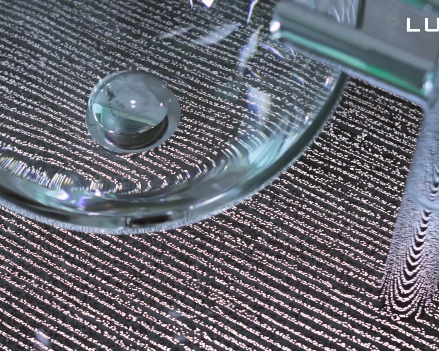 Nahaufnahme einer Waschtischplatte aus Lichtbeton